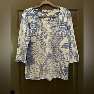 Tommy Bahama women’s three-quarter sleeve top. Size medium.